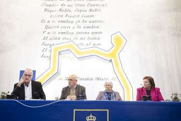 El Cabildo ratifica su compromiso de preservar la Memoria Histórica en la presentación del libro 'Héroes de chabola'/TA.